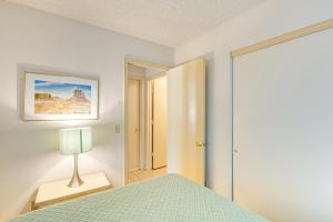 Letto o letti in una camera di Southwest Getaway with Fenced Yard in Chandler!