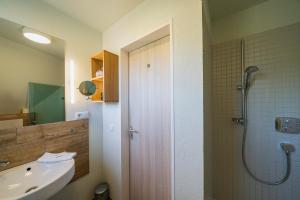 Ένα μπάνιο στο Haus am Schilf - Wohnung 7