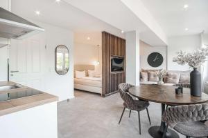 a kitchen and a living room with a table and chairs at Meer in Sicht in Eckernförde