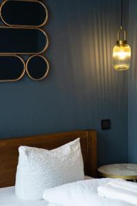 a bedroom with a bed with two glasses on the wall at Hotel Seepferdchen Zimmer 7 Eckernförde Self-Check-In in Eckernförde
