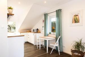 Nhà bếp/bếp nhỏ tại Ferienwohnung Oberdeck Eckernförde