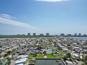 Nespecifikovaný výhled na destinaci Jensen Beach nebo výhled na město při pohledu z kempu