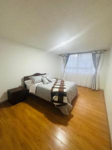 Postel nebo postele na pokoji v ubytování Acogedor apartamento amoblado + 3 fotografie