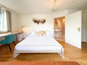 Ein Bett oder Betten in einem Zimmer der Unterkunft Seehotel Schwert