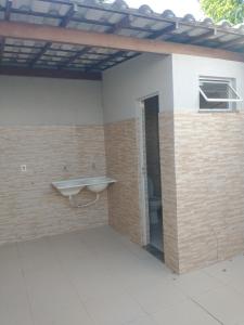 a bathroom with a sink and a toilet at Casa aconchegante in Feira de Santana