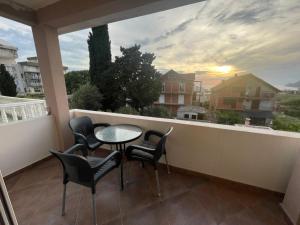 a balcony with a table and chairs and a view at Belaapartman in Kravlja