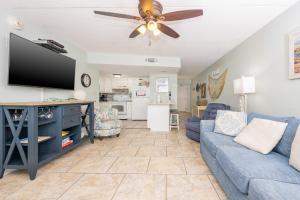 Kuchyň nebo kuchyňský kout v ubytování Island Winds East 602 condo