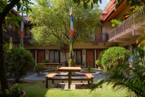 Aed väljaspool majutusasutust Busy Bee Resort, Pokhara