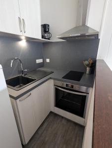 Dapur atau dapur kecil di Appartement 5 personnes avec garage, balcon et belle vue
