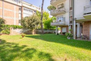 an empty yard in front of a building at La Casa del Sole-Viareggio in Viareggio