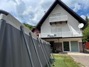 Bangunan di mana terletaknya rumah percutian