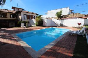 A piscina localizada em Wafeh Pampulha Suítes ou nos arredores