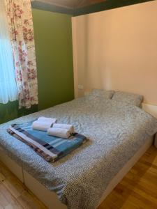 a bedroom with a bed with two towels on it at Drinski kucerak in Okletac