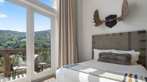 Nespecifikovaný výhled na hory nebo výhled na hory při pohledu z rezortu