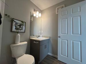 Koupelna v ubytování Le Reve Show Home 3BD, AC, sleep 9 , Beaumont + 67 fotografií