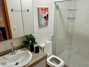 Ένα μπάνιο στο TW - Quadra do mar com Piscina e Ar cond