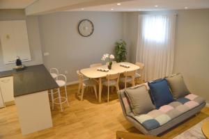 a living room with a table and a couch at Casa da Tecas in Vila Nova de Gaia