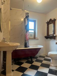 Ένα μπάνιο στο Westport Riverlane Appt