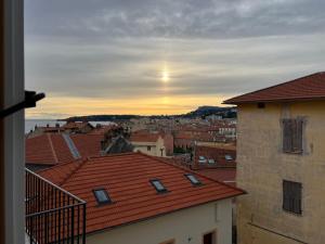 Pohľad na východ alebo západ slnka z apartmánu alebo blízkeho okolia