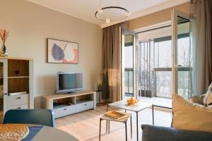 Μια τηλεόραση ή/και κέντρο ψυχαγωγίας στο Meet and Greet, apartament przy hali koncertowej