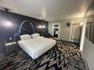 Voodi või voodid majutusasutuse Lighthouse Suites toas