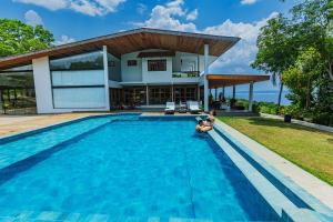 Bazén v ubytování Villa dos Parikas Pousada nebo v jeho okolí + 37 fotografií