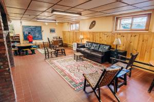 Istumisnurk majutusasutuses Joe Dodge Lodge