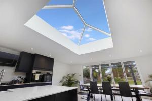 Η κουζίνα ή μικρή κουζίνα στο Luxury house in Rainham