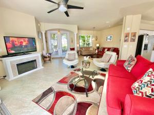 Μια τηλεόραση ή/και κέντρο ψυχαγωγίας στο Top Florida Properties Vacation Villas