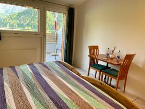 Voodi või voodid majutusasutuse Schöne Zimmer in idyllischer Lage toas +27 fotot
