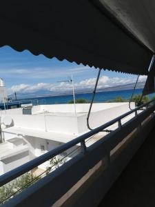 - balcone con vista sull'oceano di Markou Mpotsari 19 & Hras, Perigiali , Korinthias a Kórinthos
