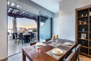 Et opholdsområde på Hot Spot Overlooking Cabo Marina Private Terrace