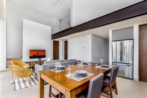 TV a/nebo společenská místnost v ubytování Luxury Loft at Cabo Marina BBQ Grill & Terrace