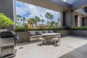 Balkón nebo terasa v ubytování Luxury Loft at Cabo Marina BBQ Grill & Terrace