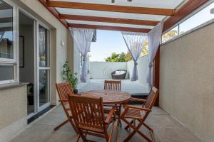 a patio with a table and chairs on a balcony at Edifício Link by Rezervo in Santo Antônio