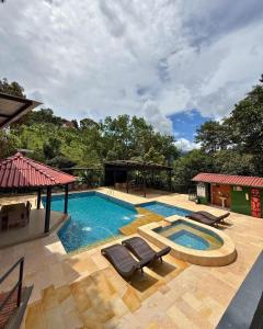 Bazén v ubytování Eco Boutique-Sierra nebo v jeho okolí