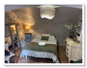 a bedroom with a bed and a dresser at Le nid de Marie in Saint-André-de-Roquepertuis