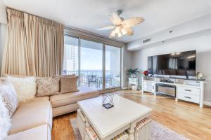 Телевизор и/или развлекательный центр в Shores of Panama Resort by Vacasa +17 фотографий