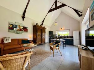 Η κουζίνα ή μικρή κουζίνα στο Au Ptit Gardin - 10 minutes from Utah Beach