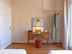 アテネにあるThe Acropolis Windowのランプ付きの部屋 +109枚の写真