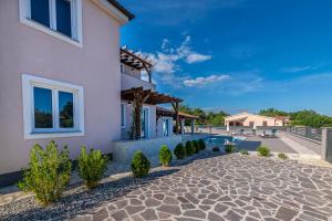 Πισίνα στο ή κοντά στο Villa Niko, your Ideal Summer Oasis near Poreč