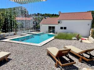 Gallery image of Vacation House Lavanda NEW! Heated pool in Zadvarje