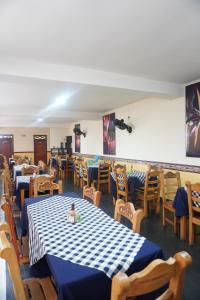 Ein Restaurant oder anderes Speiselokal in der Unterkunft Hotel El Andino 