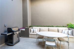 Χώρος καθιστικού στο 2 BR Condo at Cabo Marina Private Jacuzzi & Grill +26 φωτογραφίες