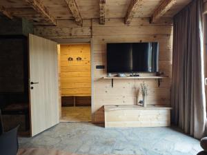 a room with a flat screen tv on a wall at Vikendice Dream 1 in Sekulić 