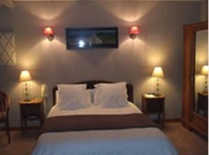Postel nebo postele na pokoji v ubytování LOGIS - Auberge Du Colombier