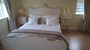 Rúm í herbergi á Deeside Manor