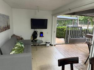 a living room with a couch and a television at Ciudadela Santafé De Antioquia in Santa Fe de Antioquia