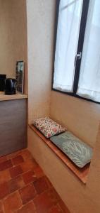 Postel nebo postele na pokoji v ubytování Sancerre centre, Appartement duplex et ou Chambre indépendante, modulable