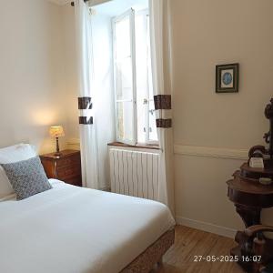 Ένα ή περισσότερα κρεβάτια σε δωμάτιο στο Gîte Donjon